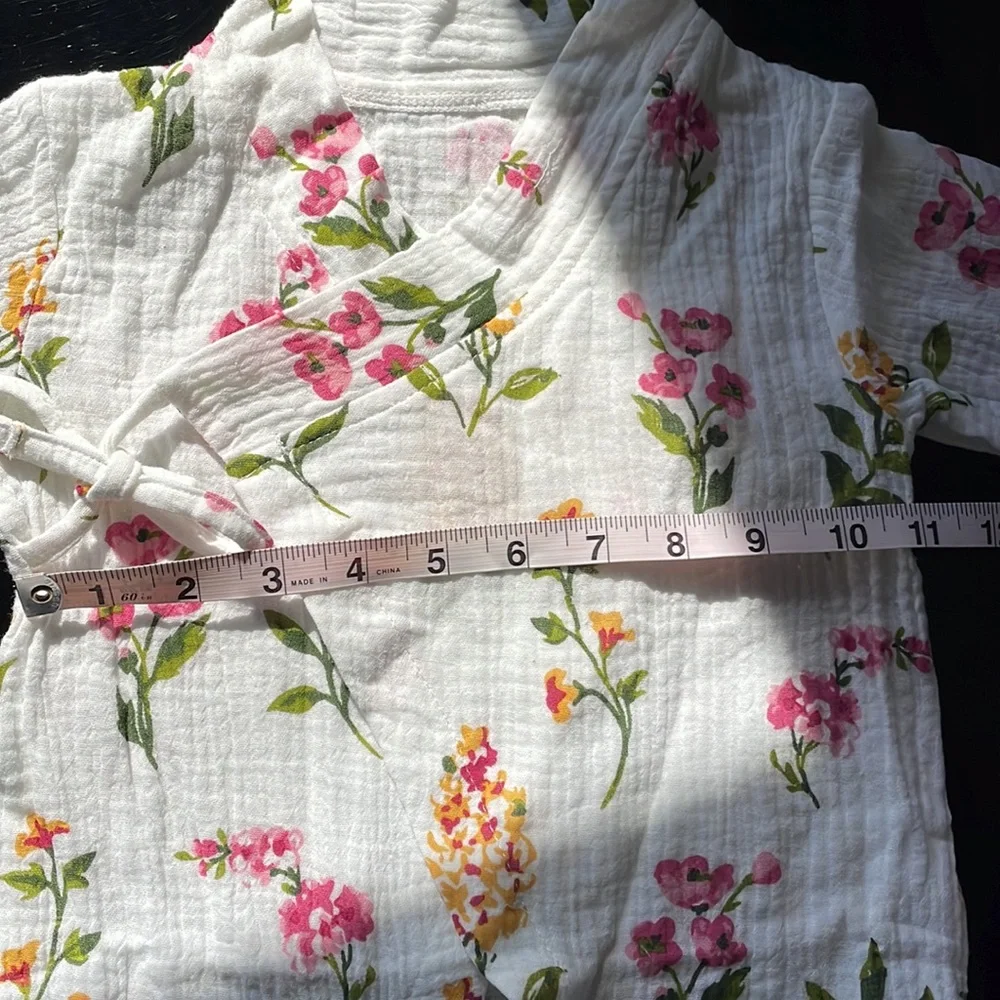 Chuya cream romper with pink flowers size 0-3 months side‎ tie sand snaps